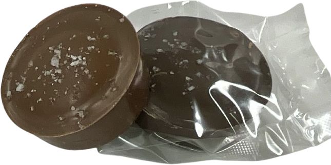 Milk & Dark Chocolate Caramel Sea Salt Oreo Cookie 50g